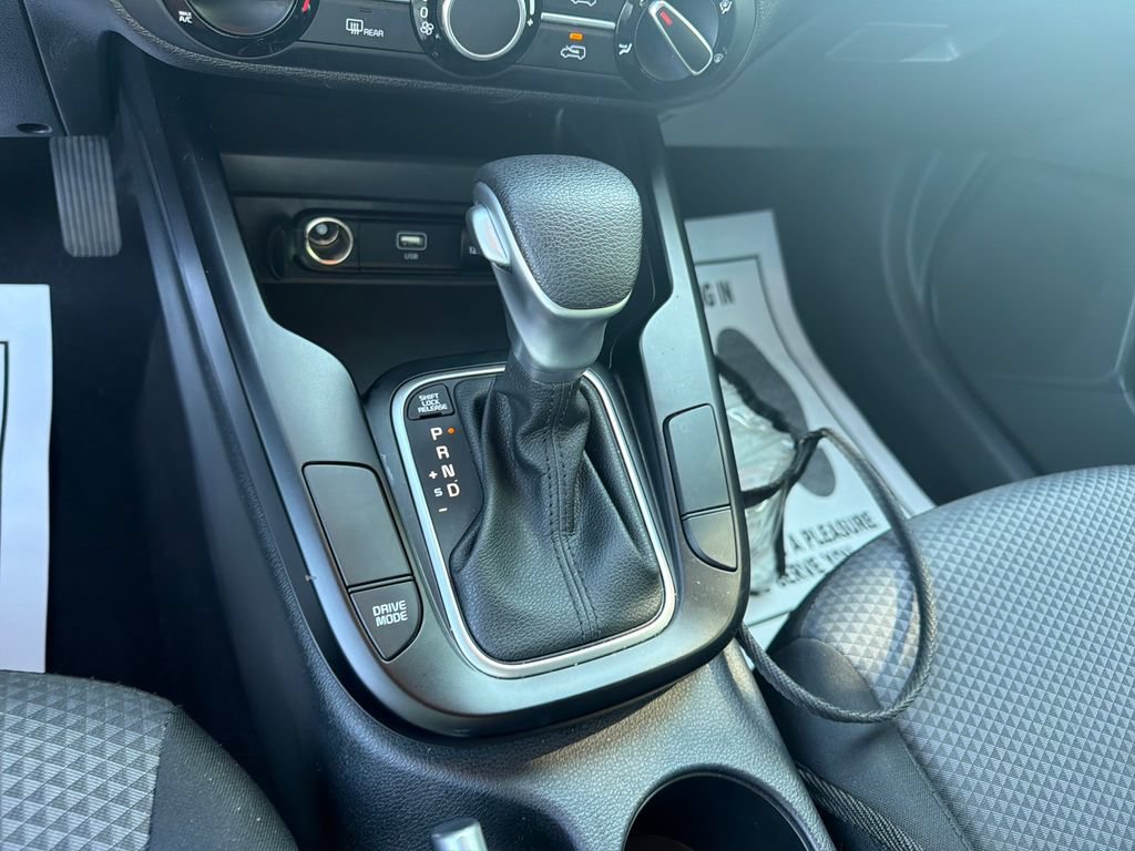 Used 2025 Kia Soul LX w/ LX Technology Package FWD image 21