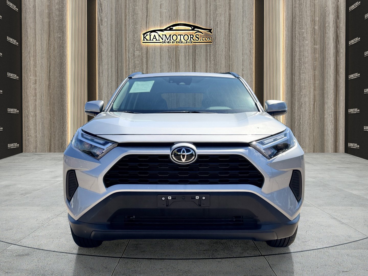 Used 2025 Toyota RAV4 XLE image 2