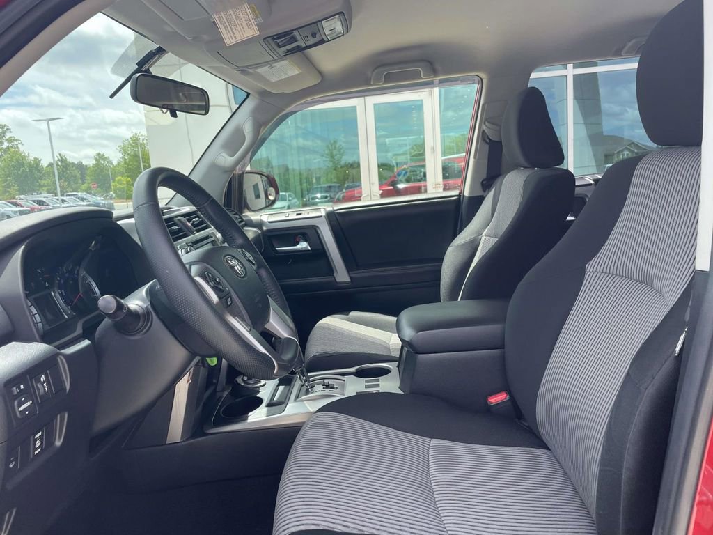 Used 2015 Toyota 4Runner SR5 AWD/4WD image 13