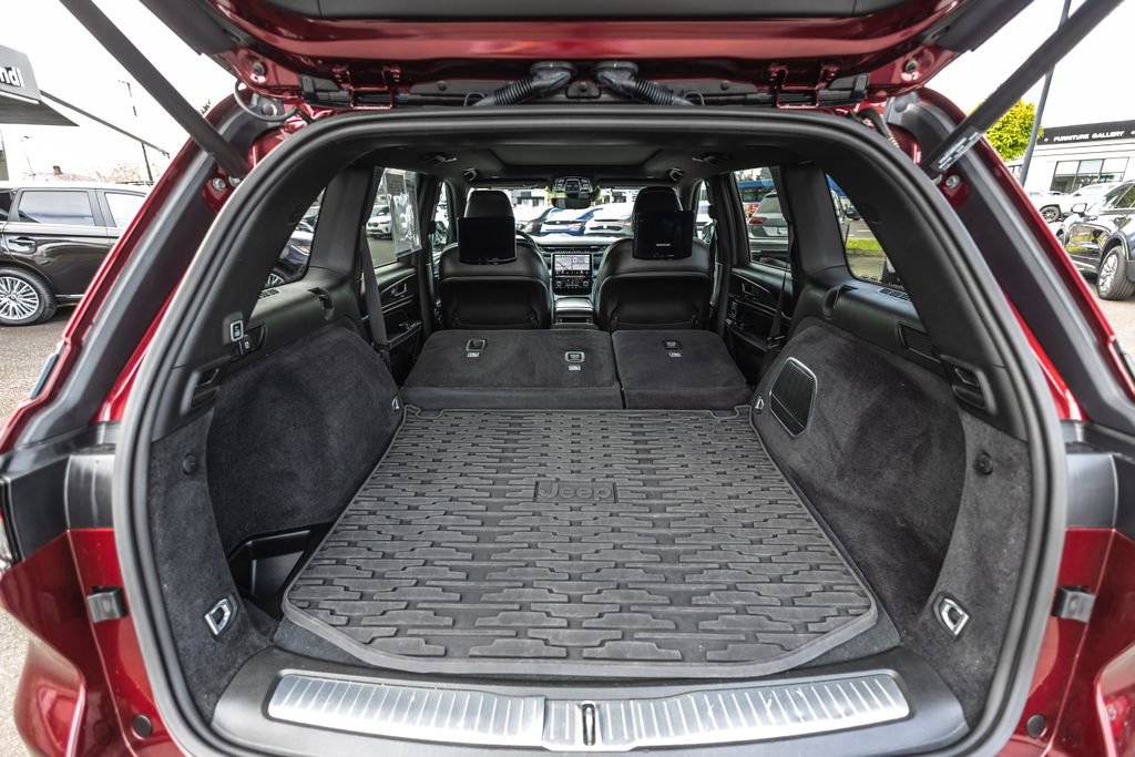 Used 2023 Jeep Grand Cherokee Overland w/ Rear Seat Video Group I AWD/4WD image 37