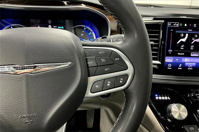Used 2023 Chrysler Pacifica Limited image 13