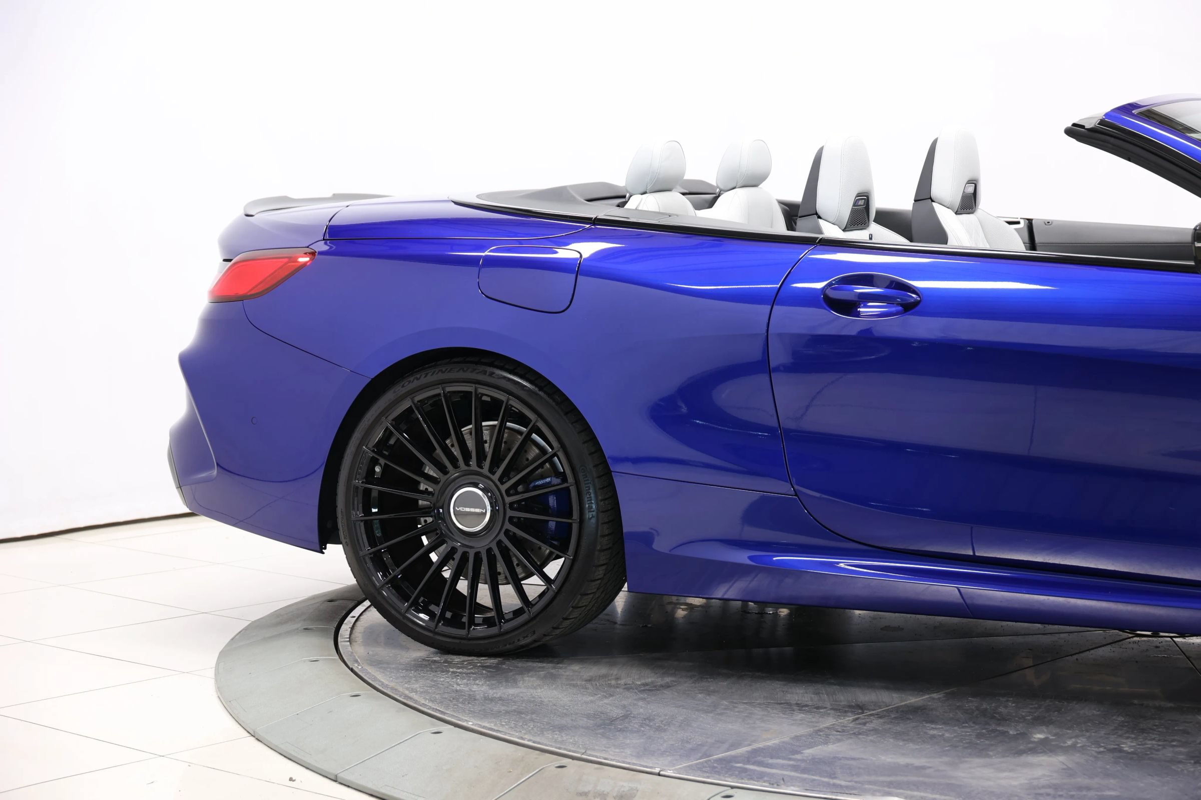 Used 2020 BMW M8 Convertible w/ M Carbon Exterior Package AWD/4WD image 68