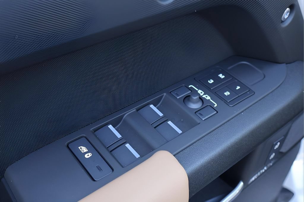 New 2026 Land Rover Defender 110 X AWD/4WD image 11