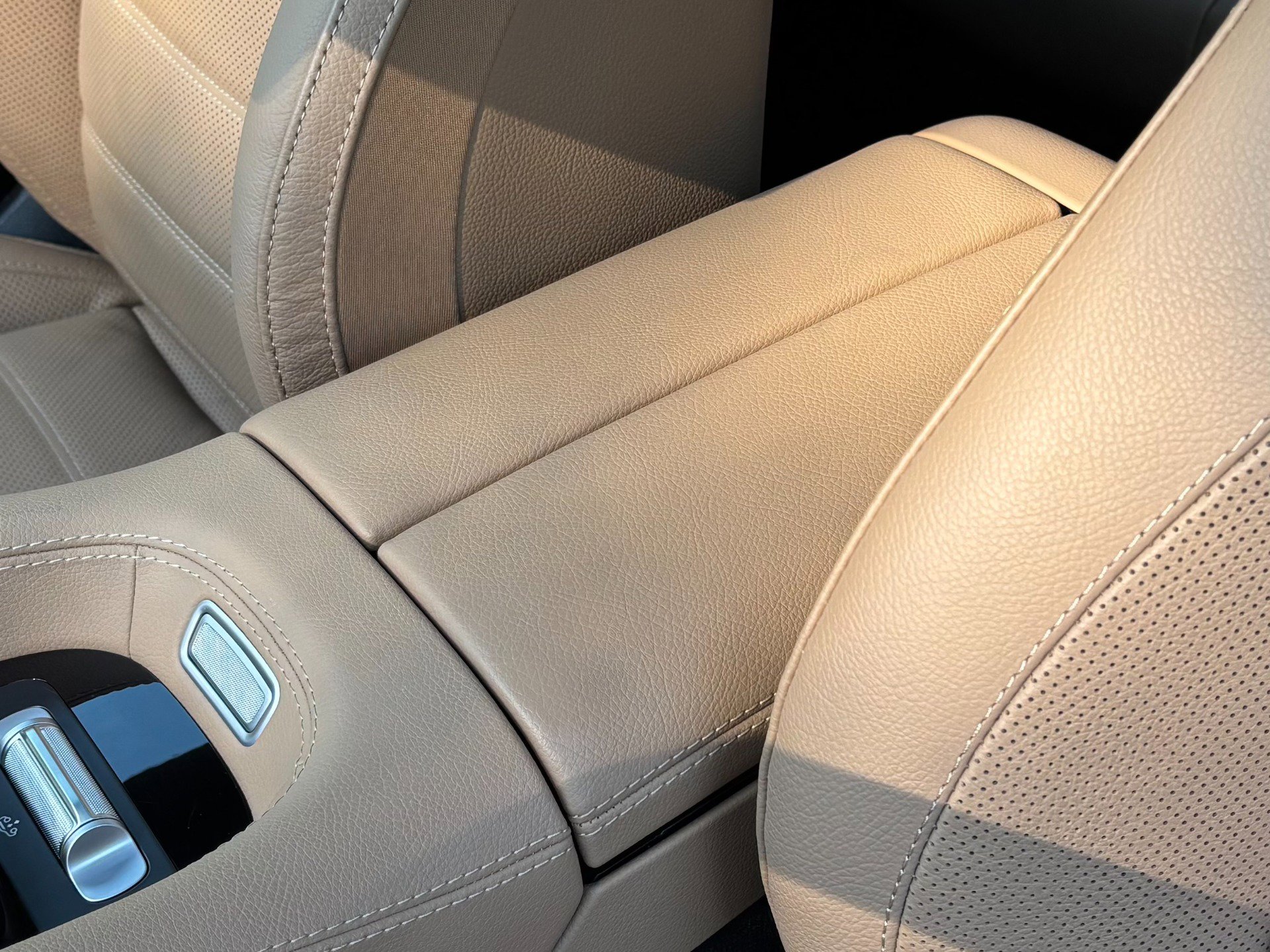 Used 2024 Mercedes-Benz GLS 580 4MATIC image 13