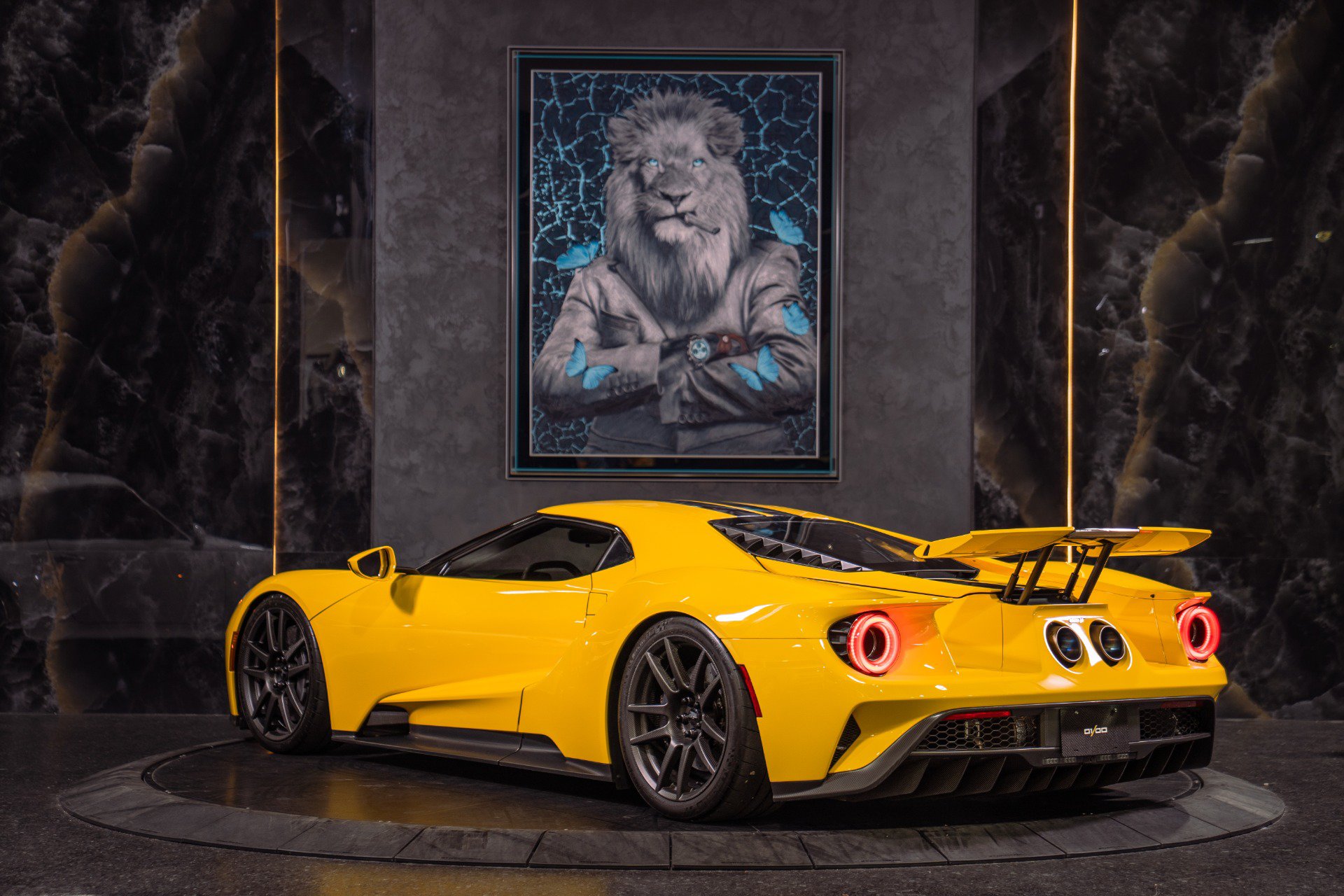 Used 2019 Ford GT RWD image 4