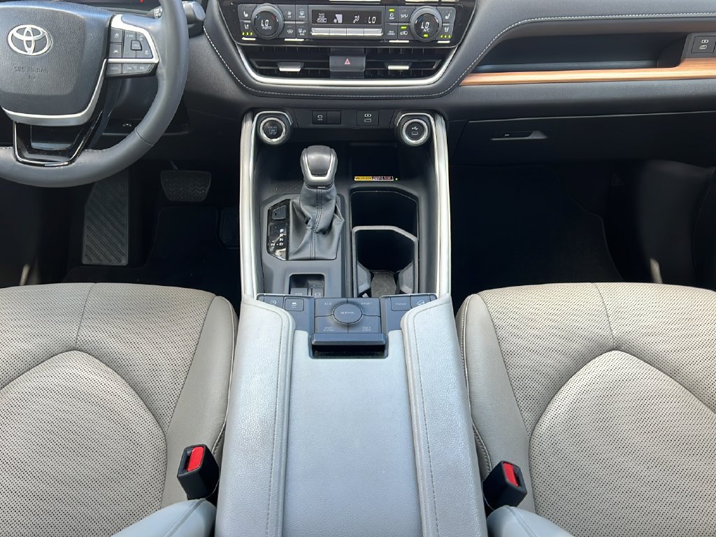 Used 2025 Toyota Grand Highlander AWD image 15
