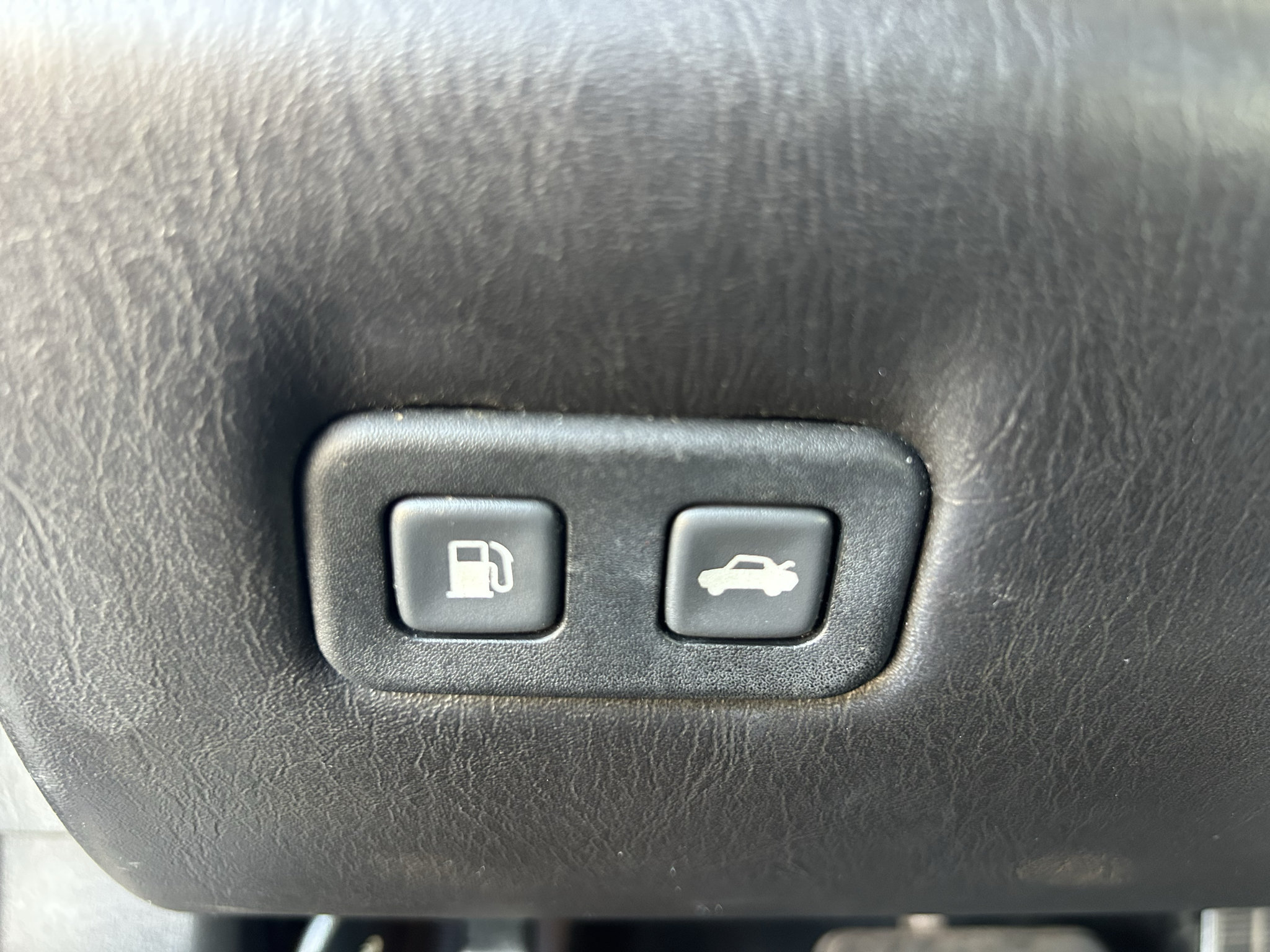 Used 2007 Cadillac XLR RWD image 25