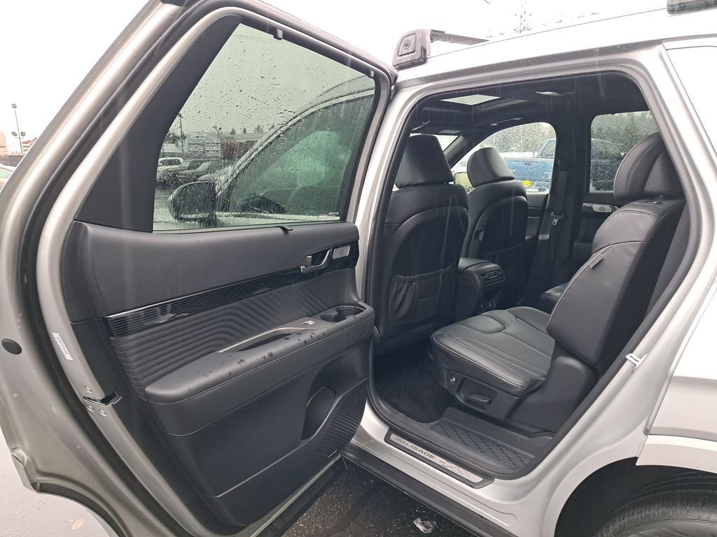 Used 2024 Hyundai Palisade Calligraphy image 12