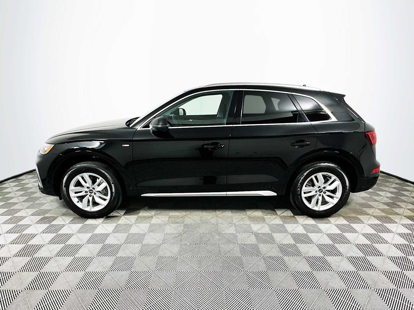 Certified 2023 Audi Q5 2.0T Premium w/ Convenience Package AWD/4WD image 4