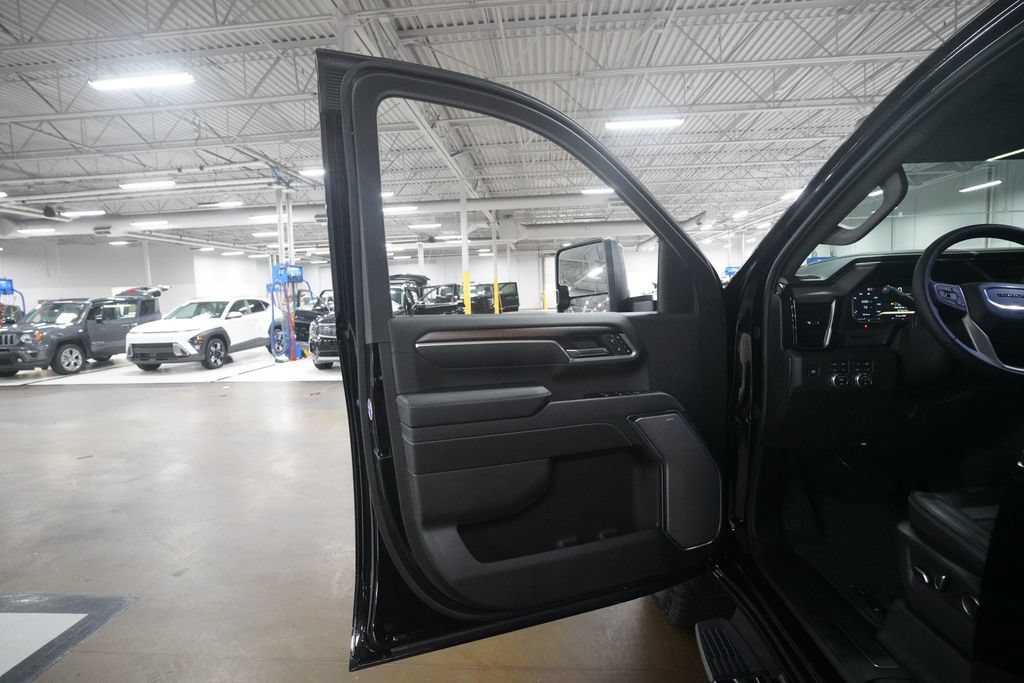 Used 2026 GMC Sierra 3500 Denali AWD/4WD image 27