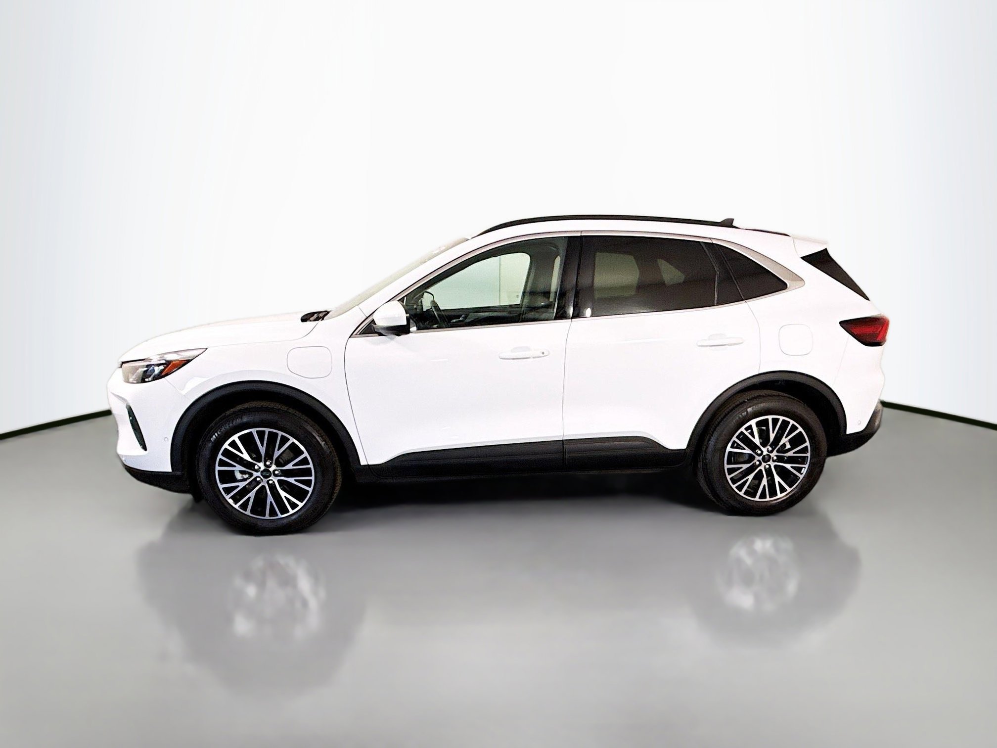 Used 2023 Ford Escape SE w/ PHEV Premium Package image 6