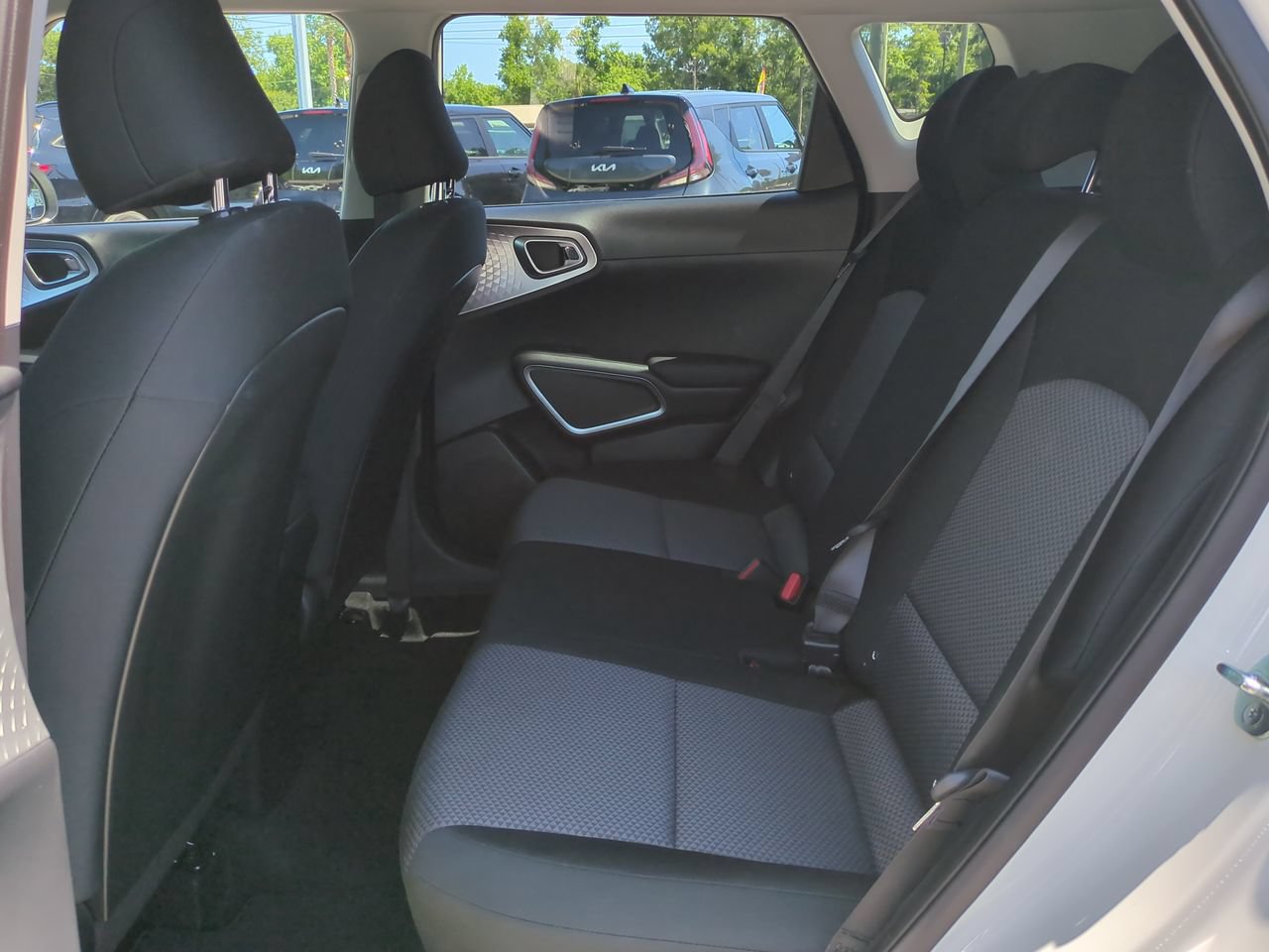 Used 2025 Kia Soul LX w/ LX Technology Package FWD image 14