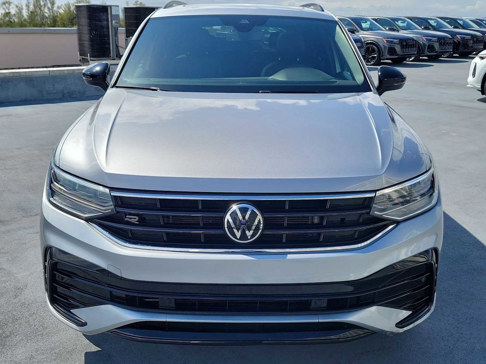 Used 2023 Volkswagen Tiguan SE R-Line FWD image 9