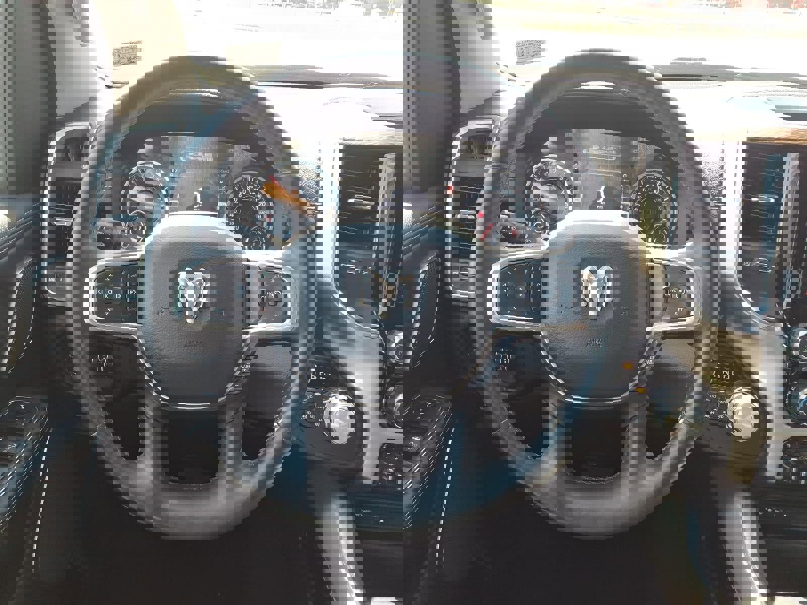 Used 2019 RAM 1500 Laramie AWD/4WD image 12