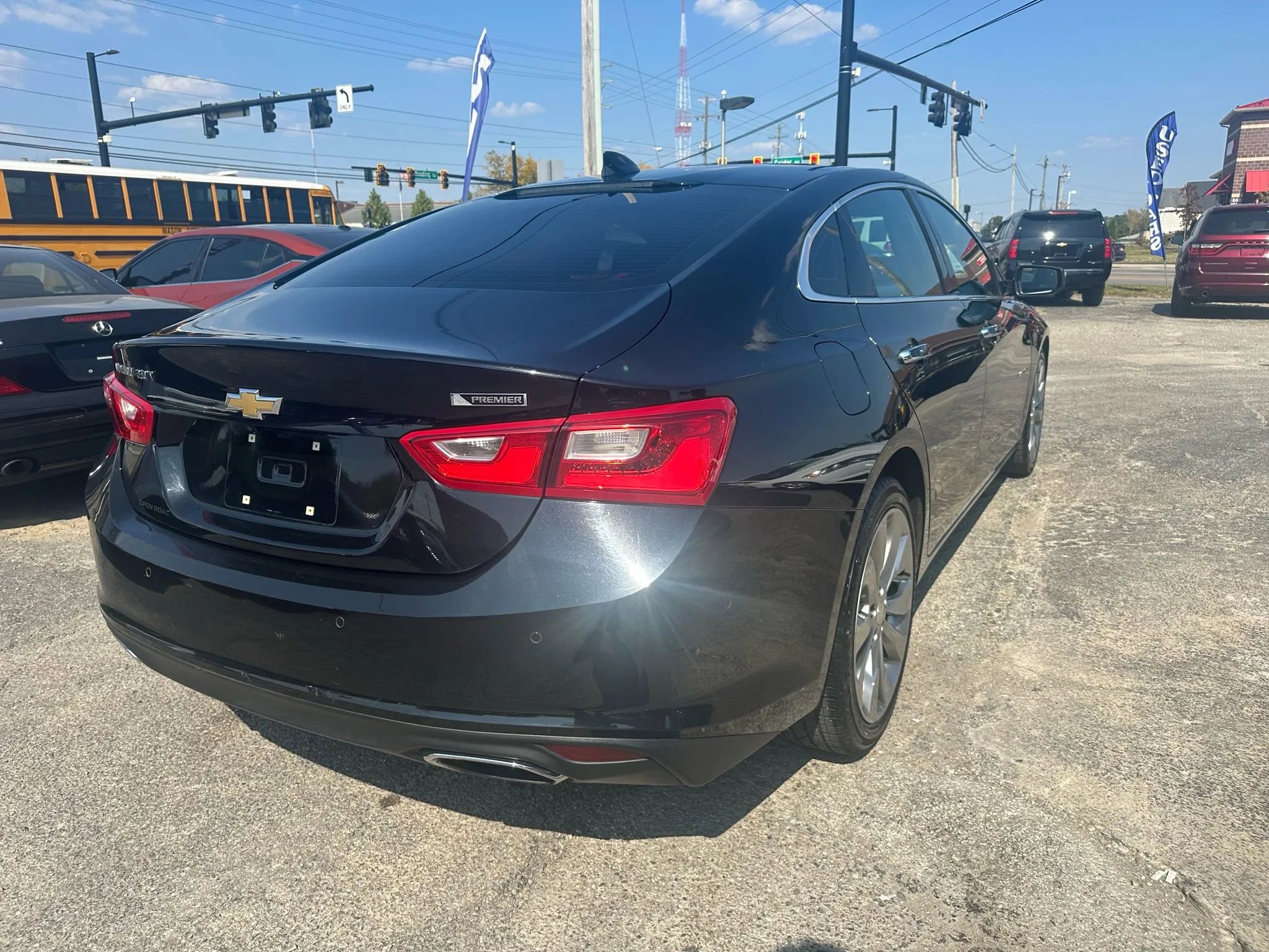 Used 2017 Chevrolet Malibu Premier w/ Premier Sun and Wheel Package image 7