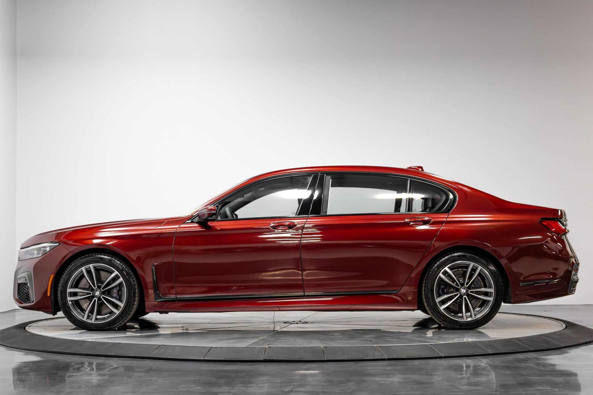 Used 2020 BMW 750i xDrive w/ Executive Package image 36