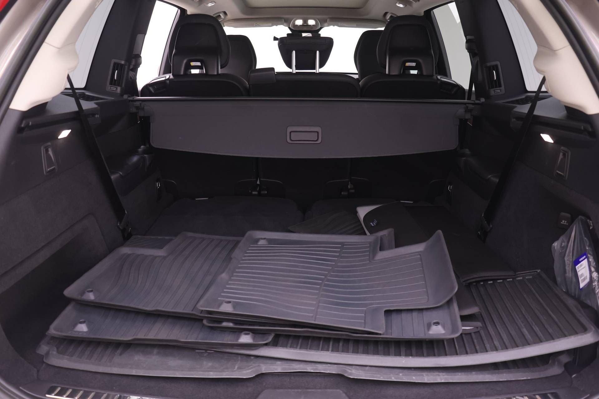 Certified 2023 Volvo XC90 B6 Plus w/ Protection Package Premier AWD/4WD image 18