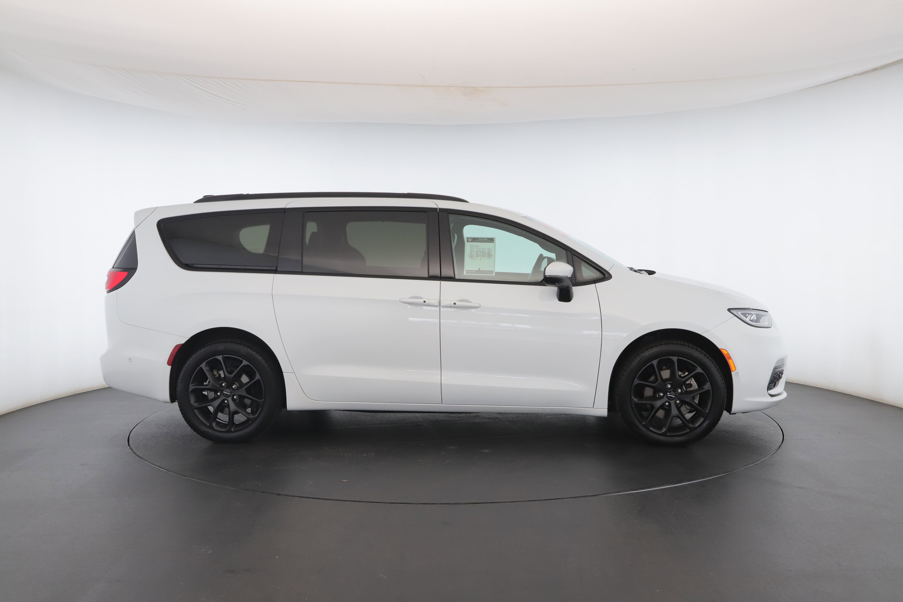 Used 2023 Chrysler Pacifica Touring-L w/ S Appearance Package image 29