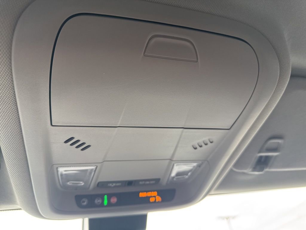 Used 2023 GMC Terrain SLE w/ Driver Convenience Package image 26