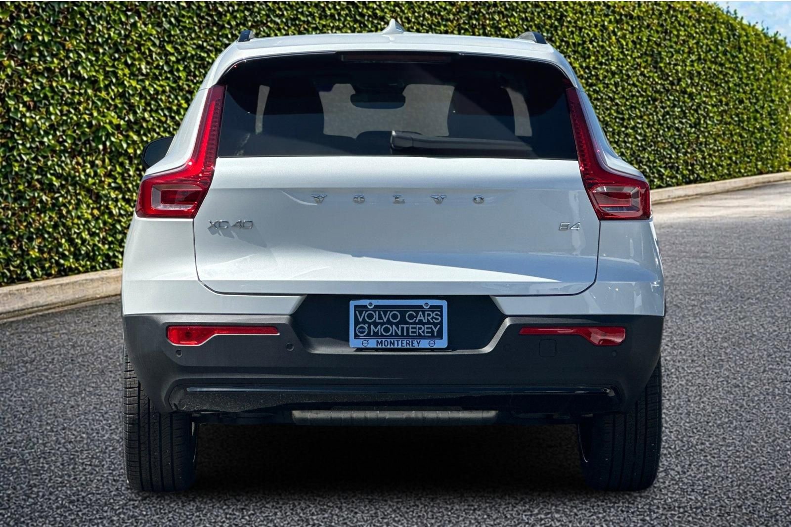 New 2026 Volvo XC40 B4 Plus w/ Climate Package FWD image 5