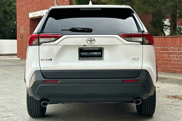 Used 2022 Toyota RAV4 XLE image 5