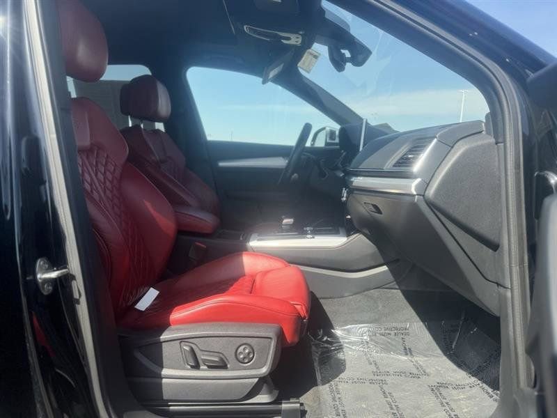 Used 2018 Audi SQ5 Premium Plus w/ Navigation Package image 14