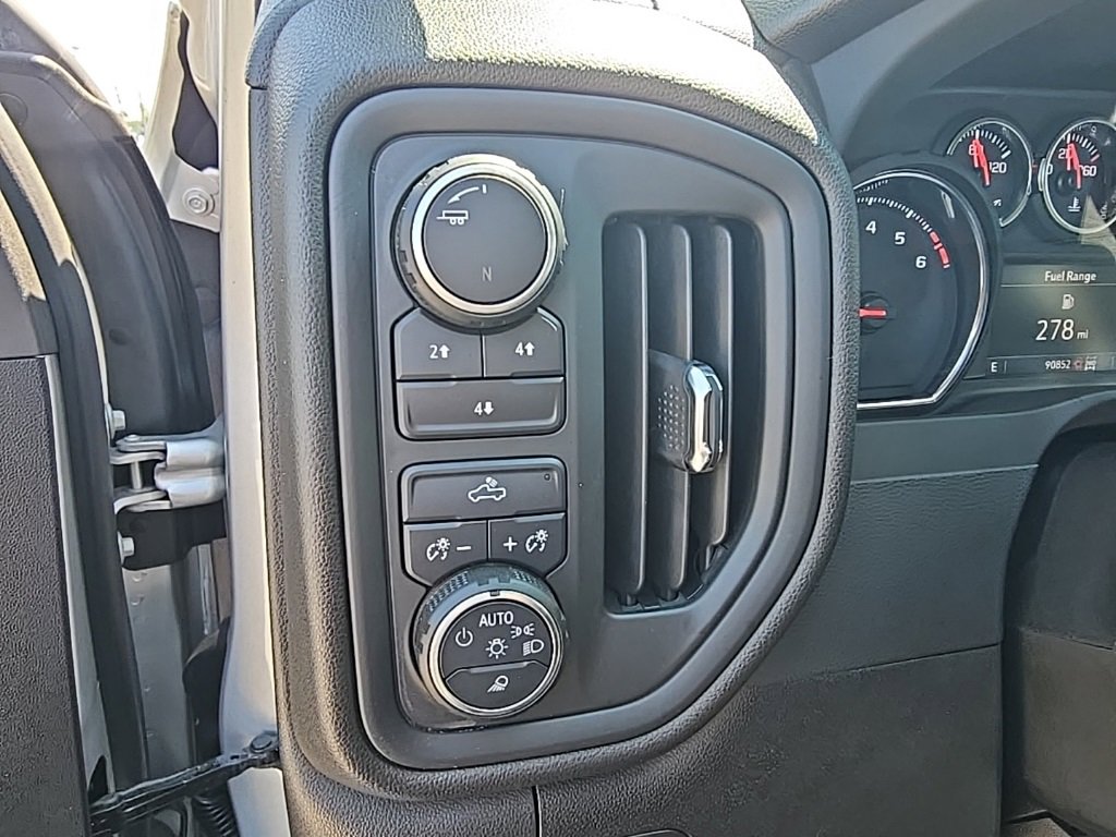 Used 2023 Chevrolet Silverado 2500 Custom w/ Custom Value Package image 15