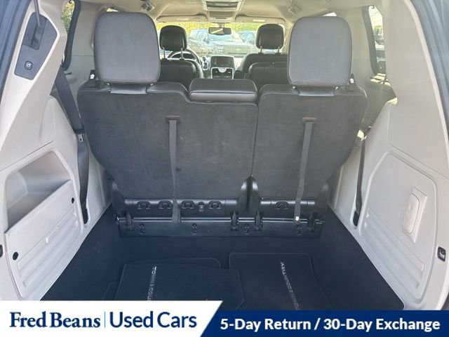 Used 2014 Chrysler Town & Country Touring-L w/ Trailer Tow Group FWD image 15