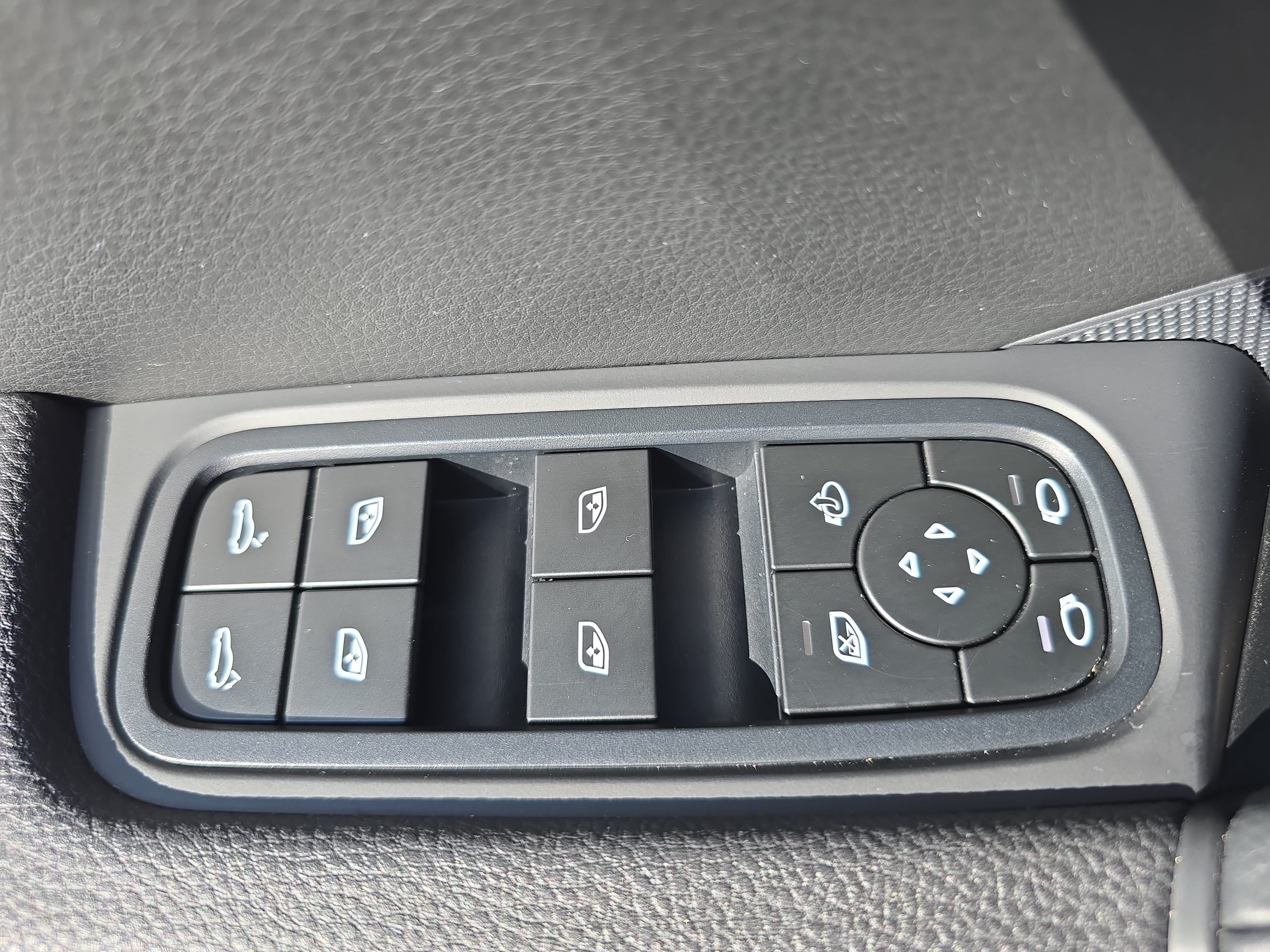Used 2024 Porsche Cayenne Coupe AWD/4WD image 28