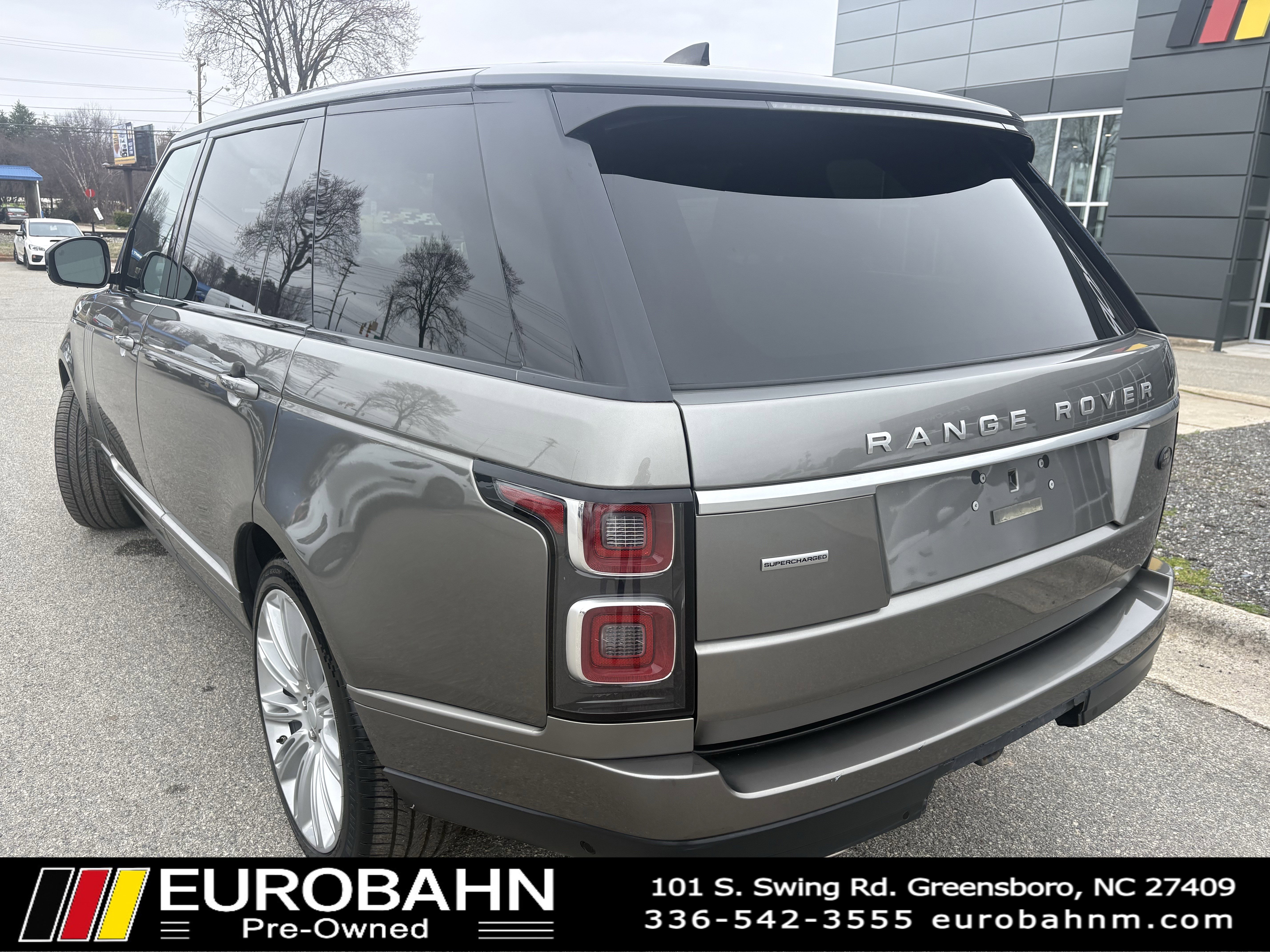 Used 2019 Land Rover Range Rover Long Wheelbase Supercharged image 3