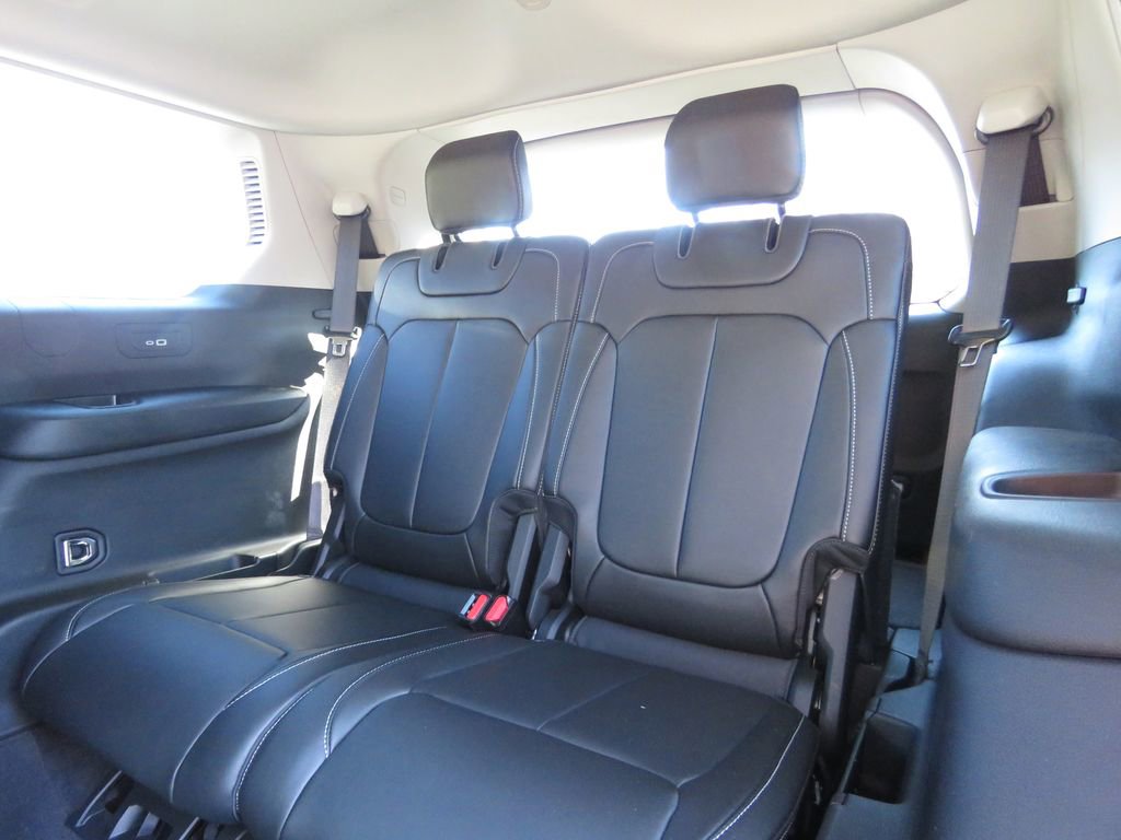 Used 2022 Jeep Grand Cherokee L Limited AWD/4WD image 22