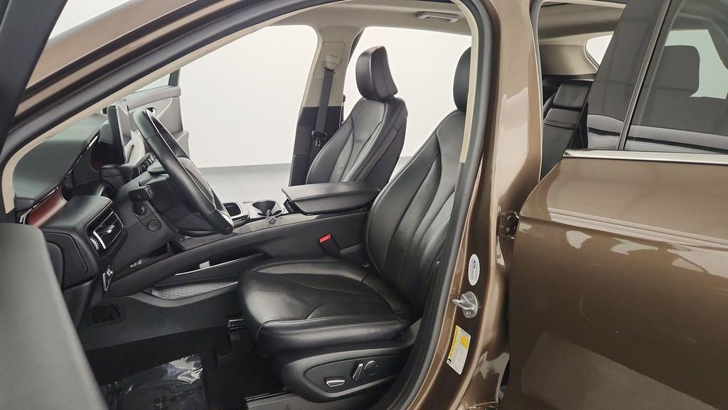 Used 2022 Lincoln Nautilus Reserve w/ Equipment Group 201A image 14