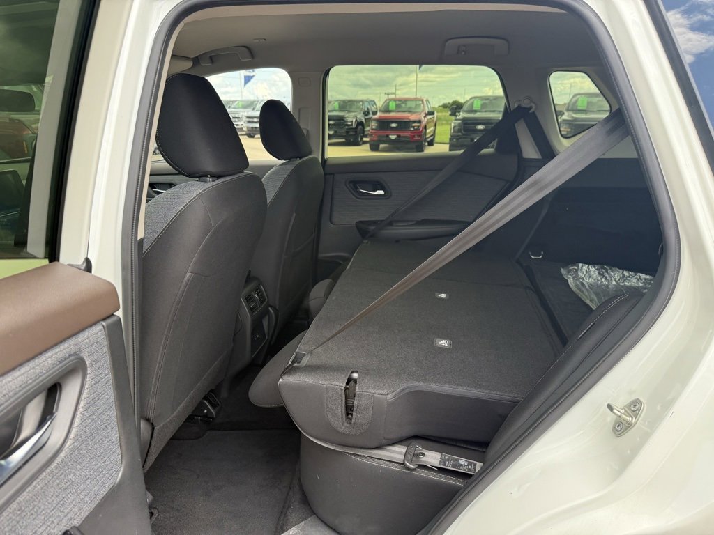 Used 2023 Nissan Rogue SV image 49