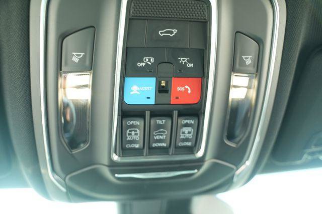 Certified 2025 Jeep Grand Cherokee Limited w/ Luxury Tech Group II AWD/4WD image 37