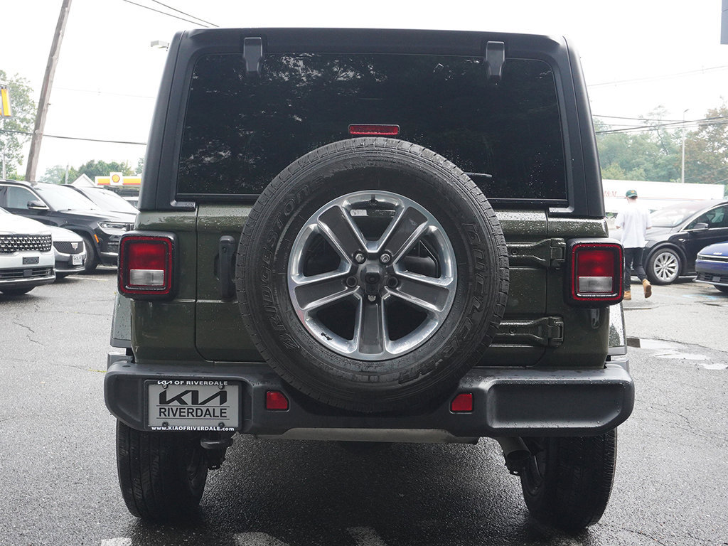 Used 2022 Jeep Wrangler Unlimited Sahara AWD/4WD image 9