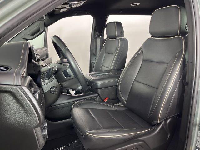Used 2023 Chevrolet Suburban Premier image 18