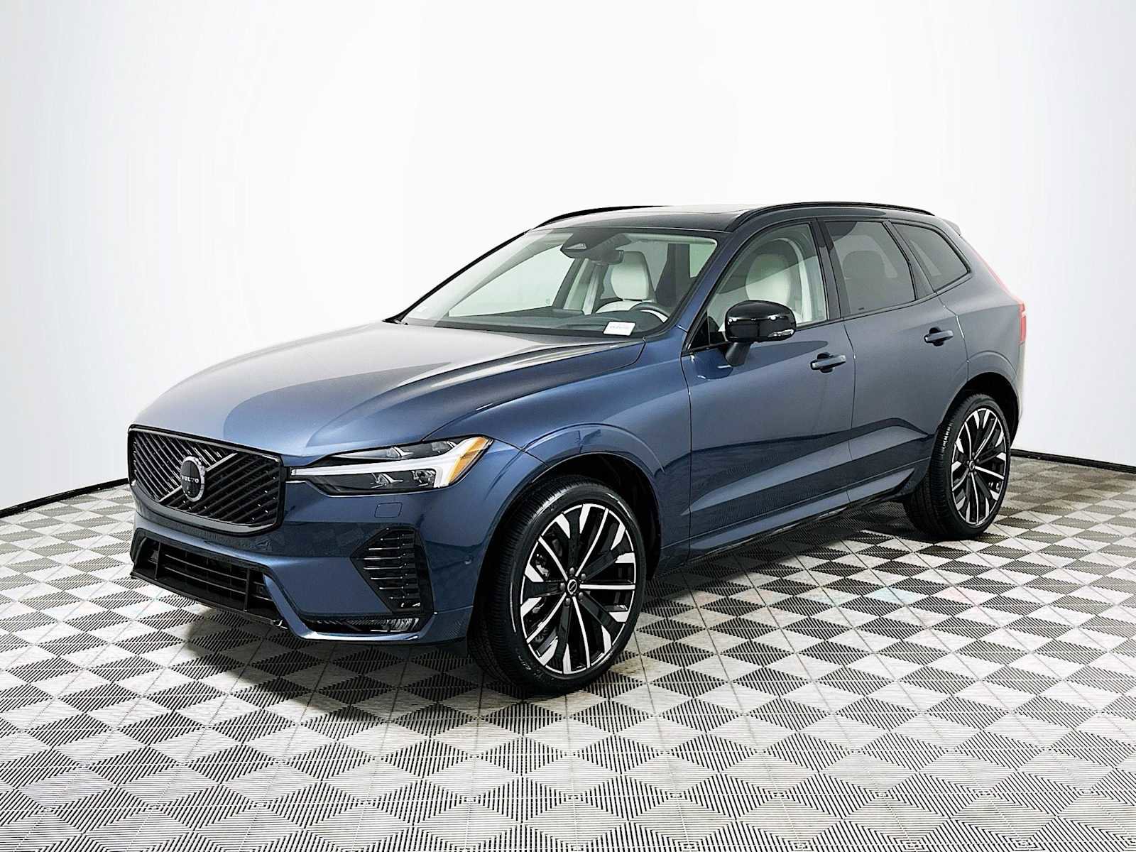 New 2026 Volvo XC60 B5 Ultra w/ Protection Package Premier image 3
