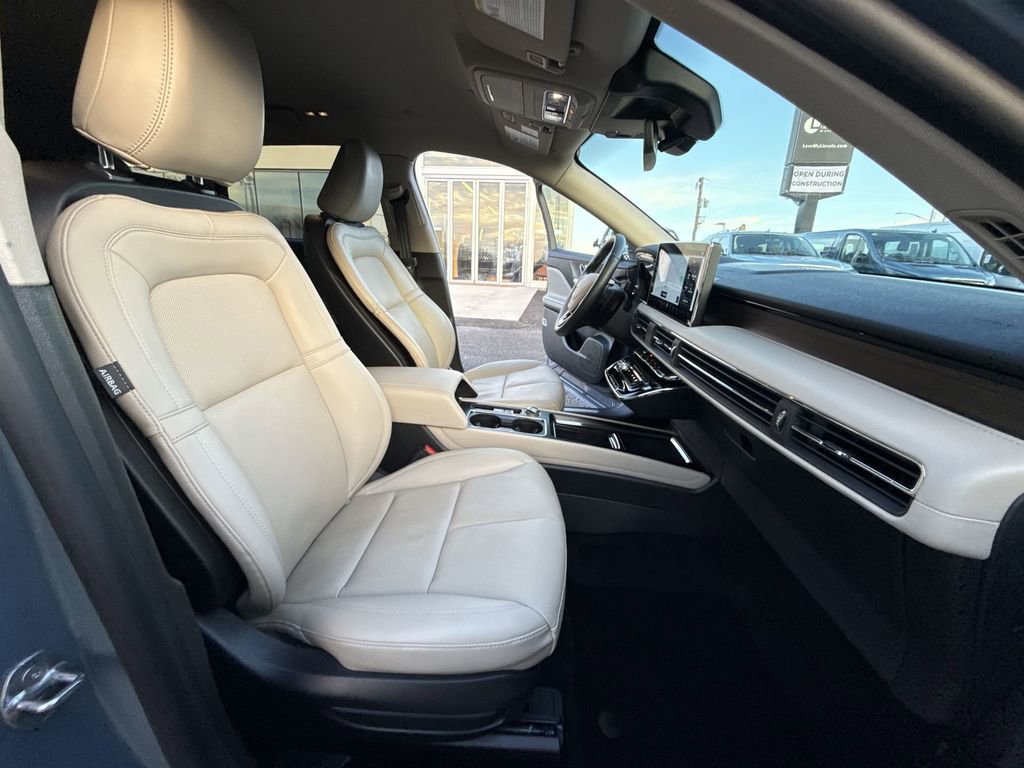 Used 2025 Lincoln Corsair Reserve image 26