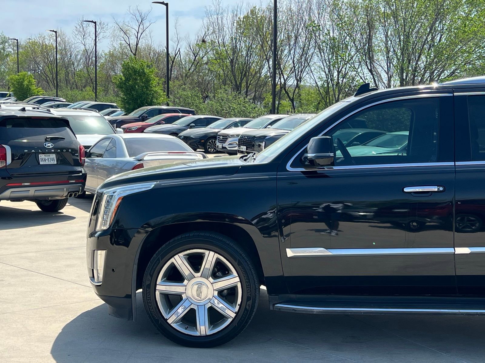 Used 2018 Cadillac Escalade Luxury RWD image 7