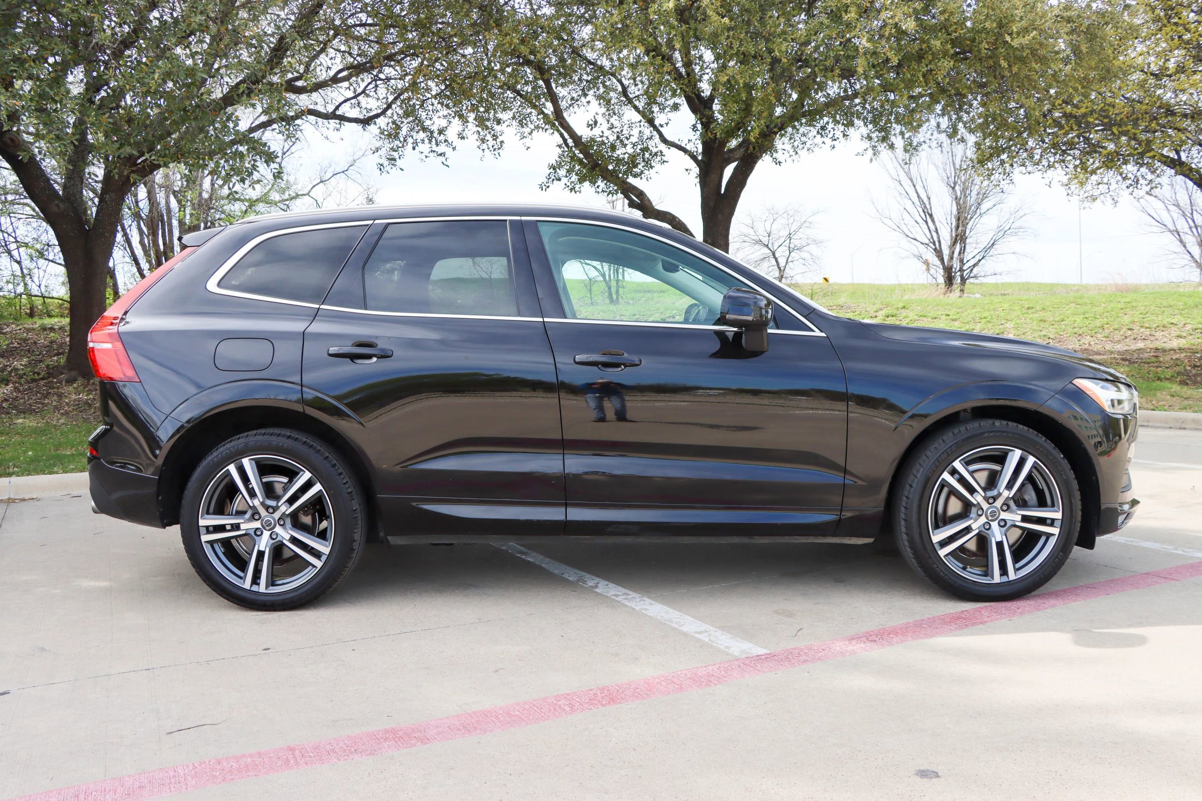 Used 2021 Volvo XC60 T6 Momentum w/ Premium Package AWD/4WD image 8