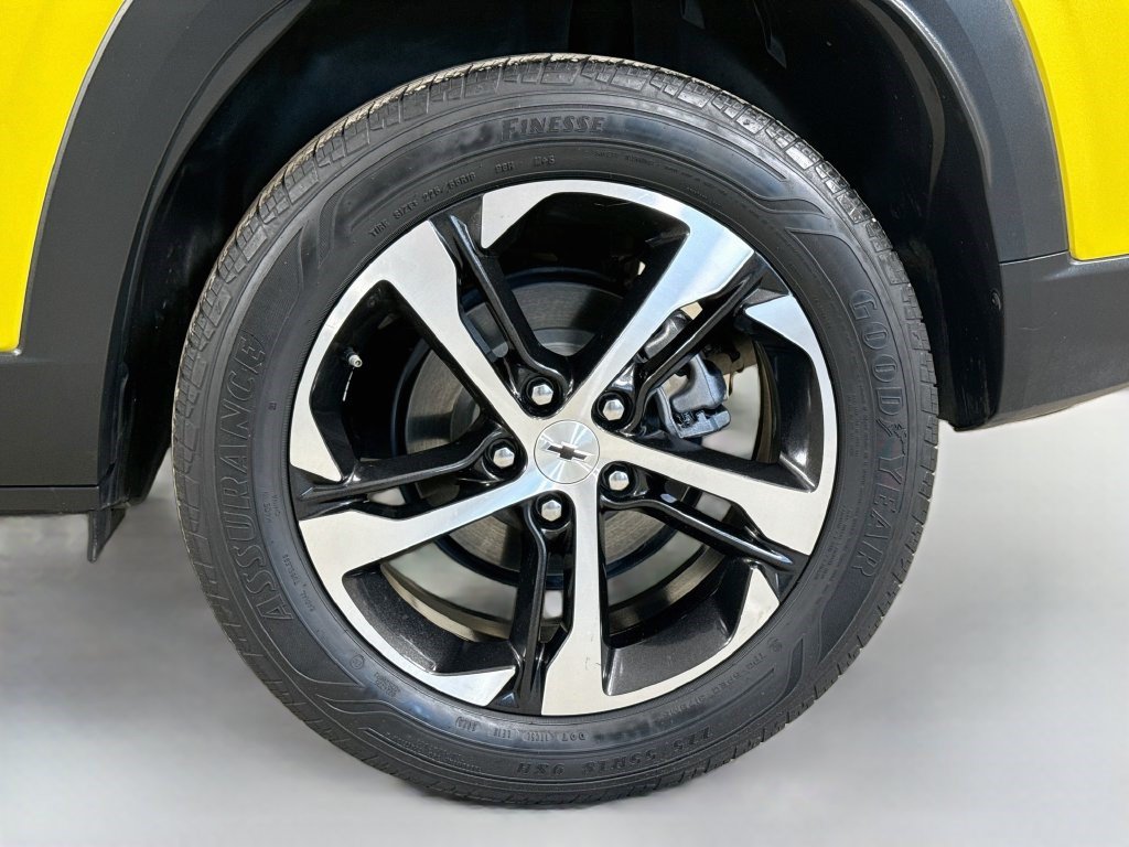 Used 2024 Chevrolet Trax RS FWD image 35