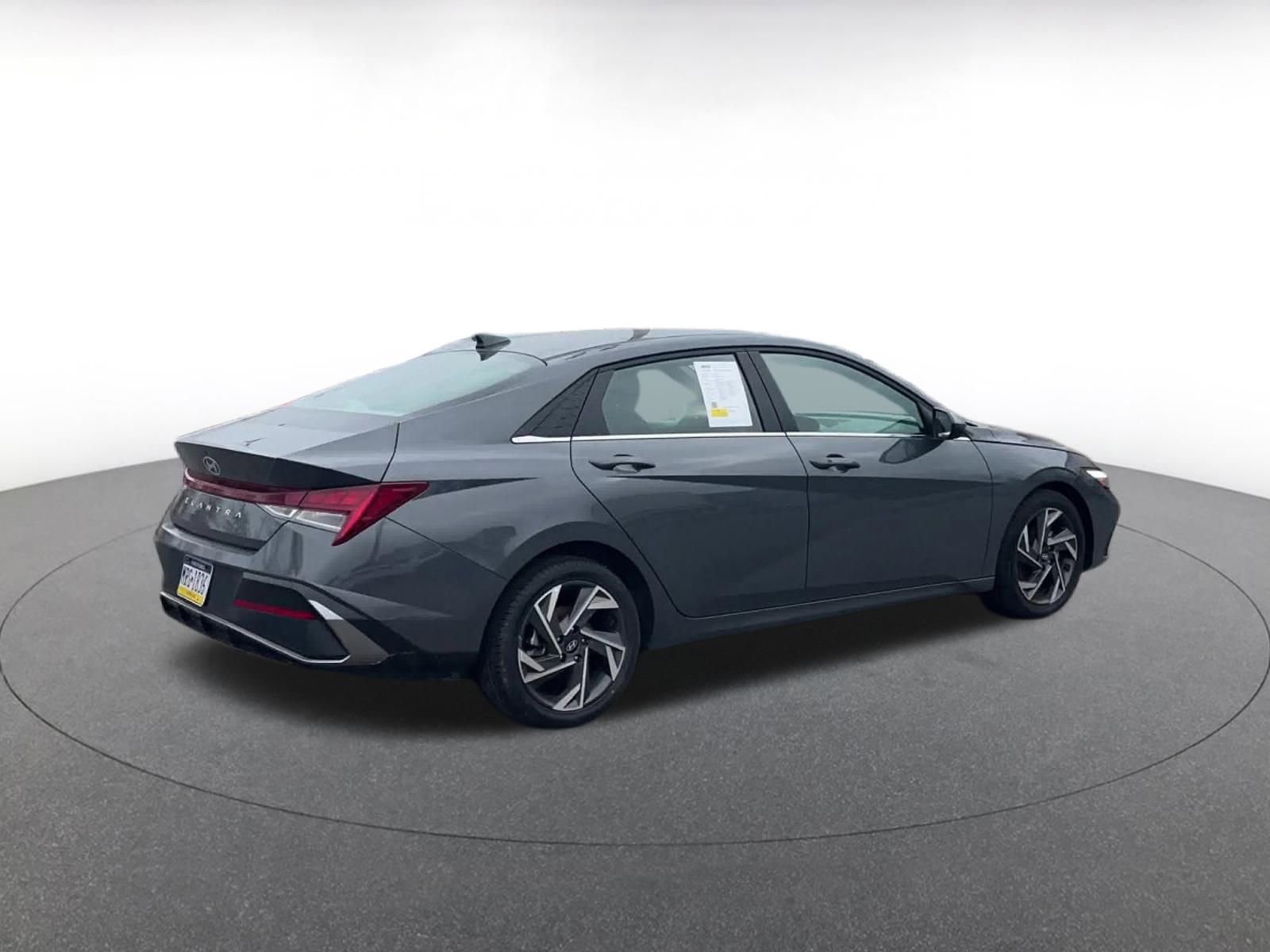 Used 2025 Hyundai Elantra SEL image 15