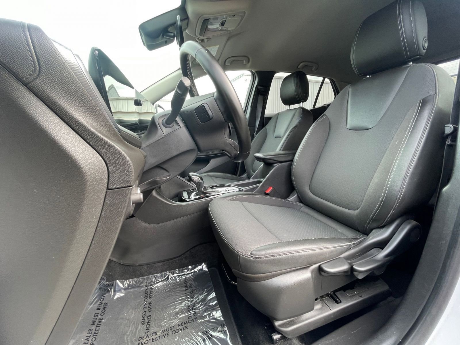 Used 2025 Buick Encore GX Preferred image 30