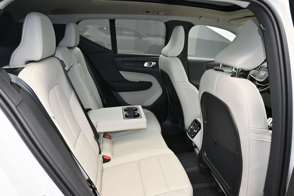 New 2026 Volvo XC40 B5 Ultra w/ Protection Package Premier AWD/4WD image 18