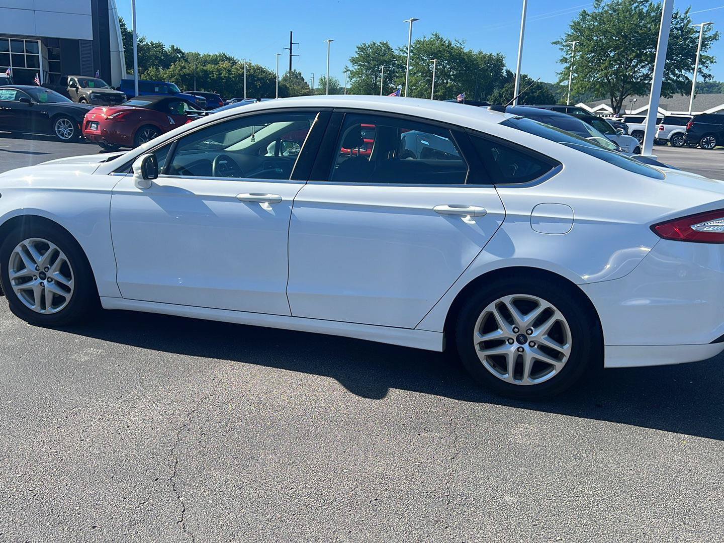 Used 2015 Ford Fusion SE FWD image 10