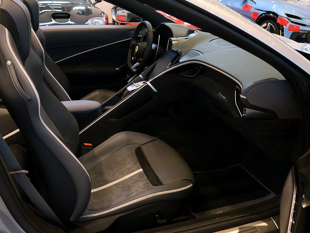 Certified 2026 Ferrari Roma Spider RWD image 95