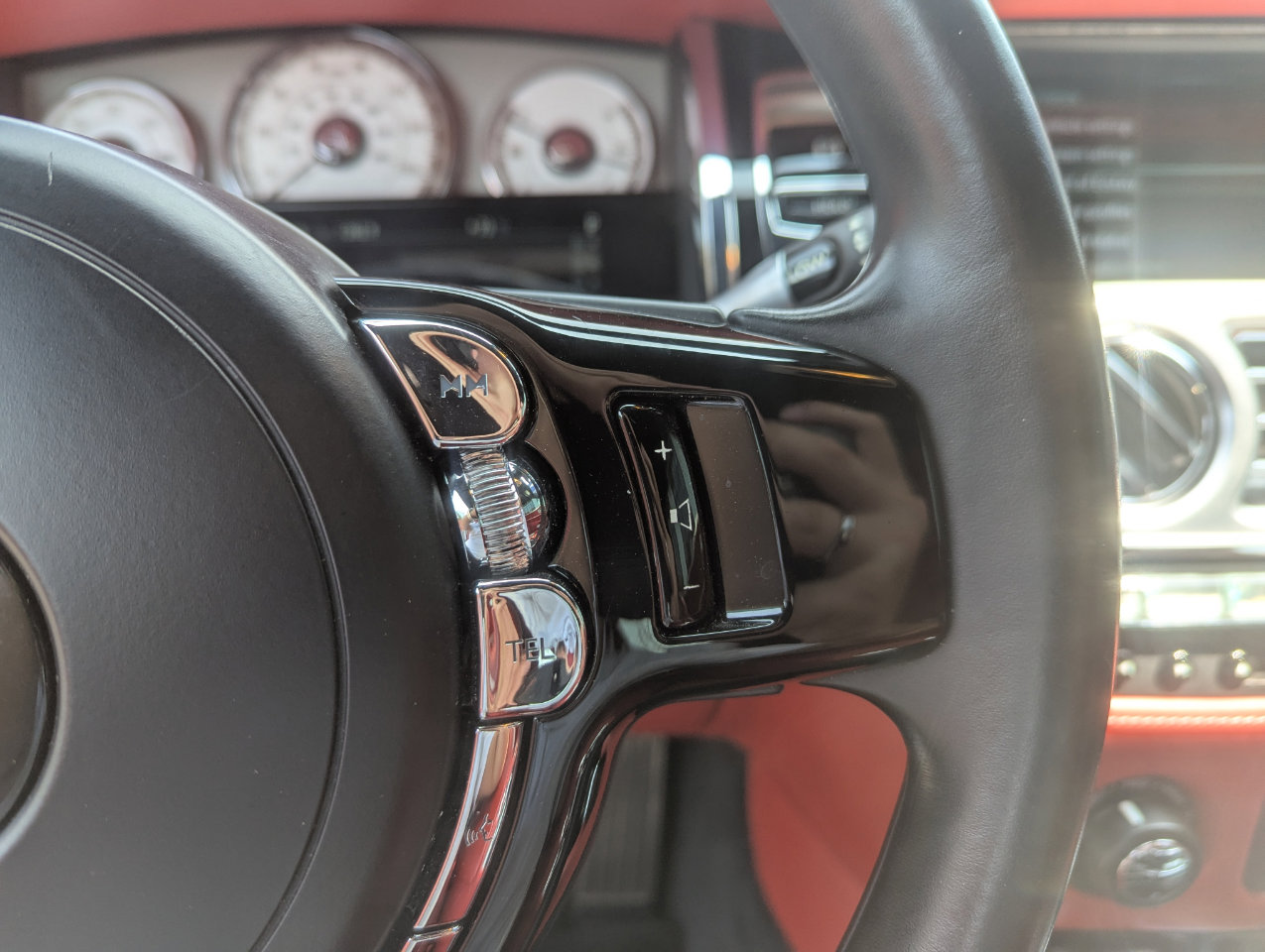 Used 2018 Rolls-Royce Dawn image 18