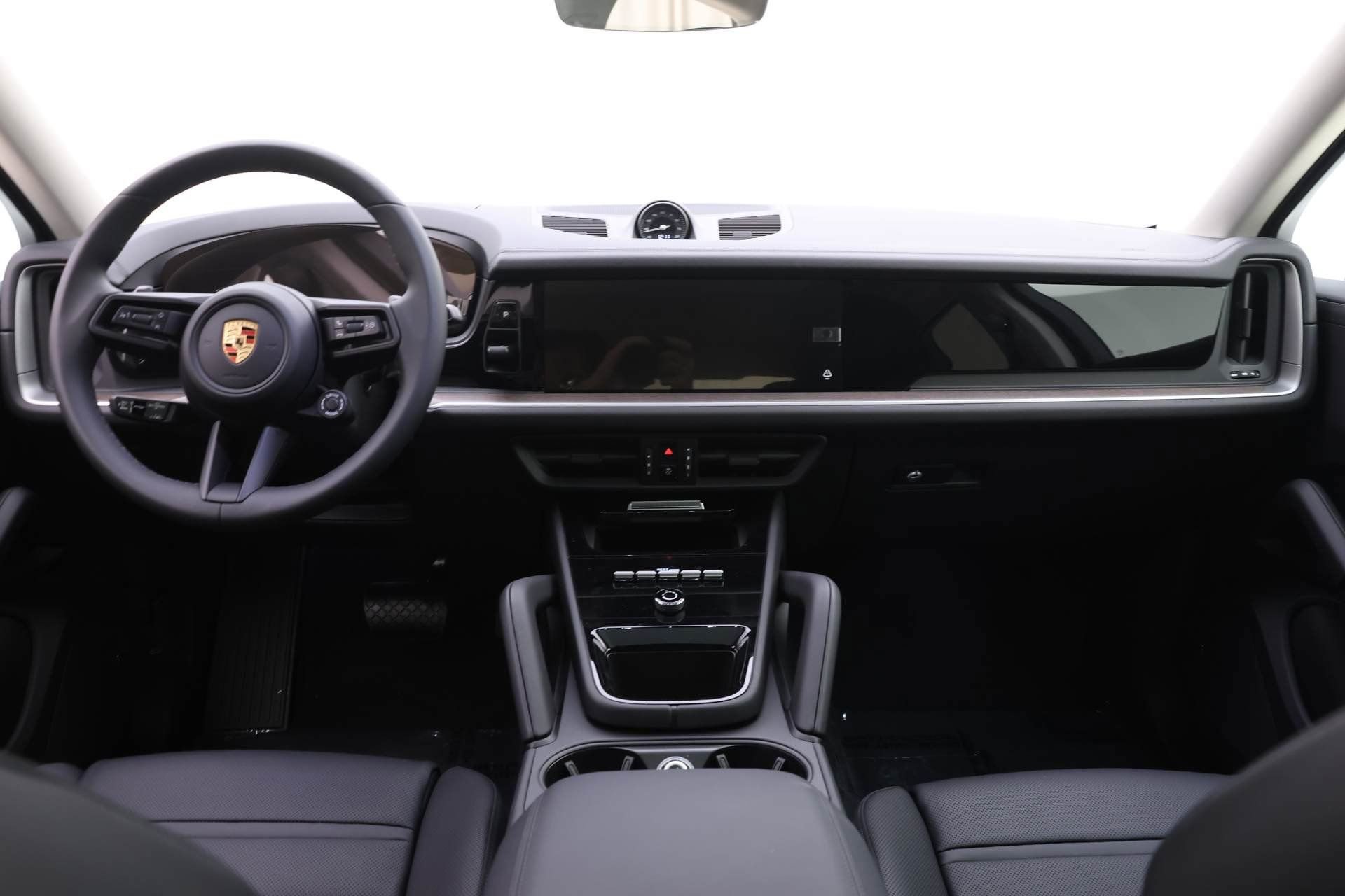 Used 2024 Porsche Cayenne Coupe image 15