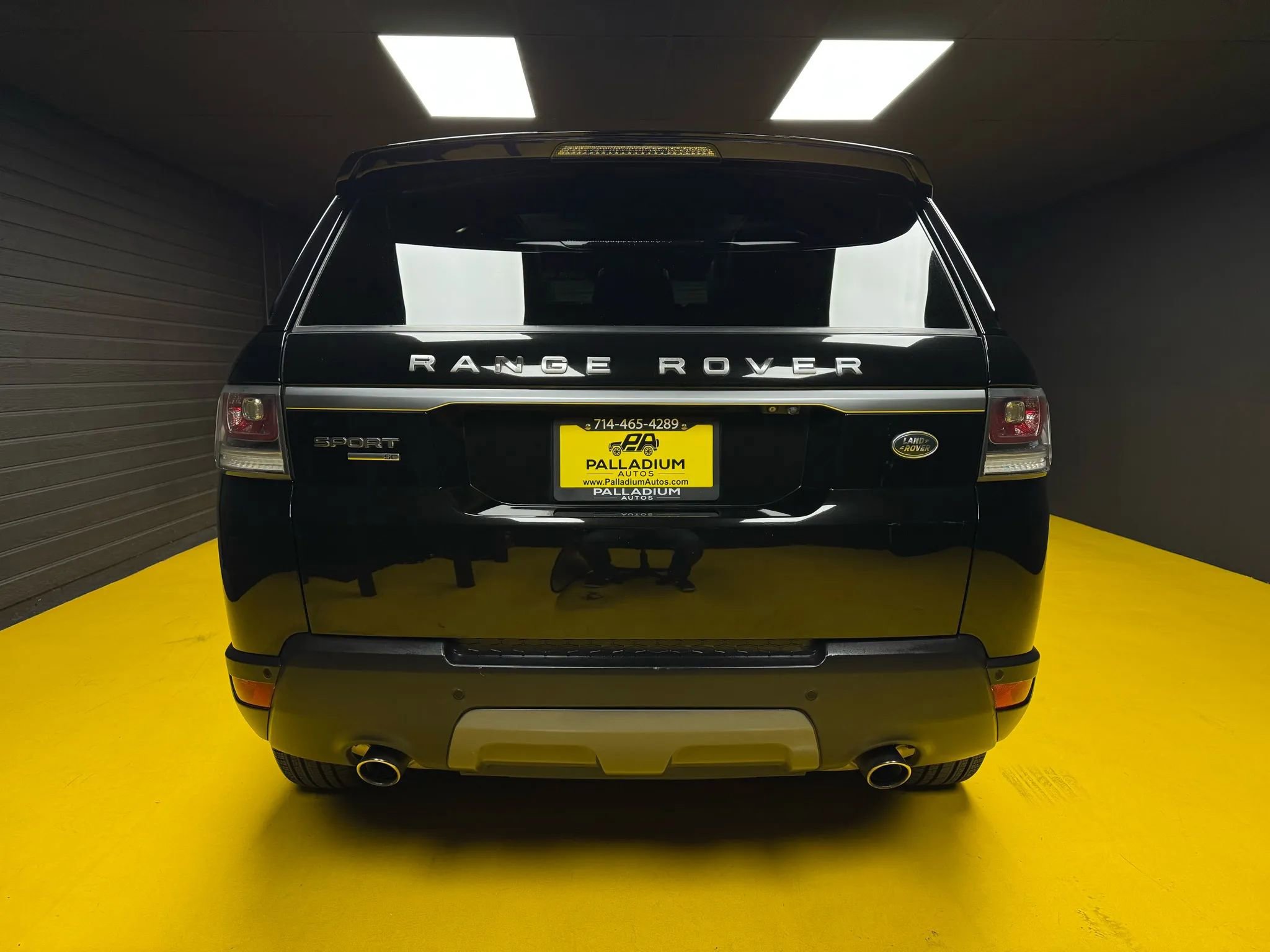 Used 2016 Land Rover Range Rover Sport SE image 5