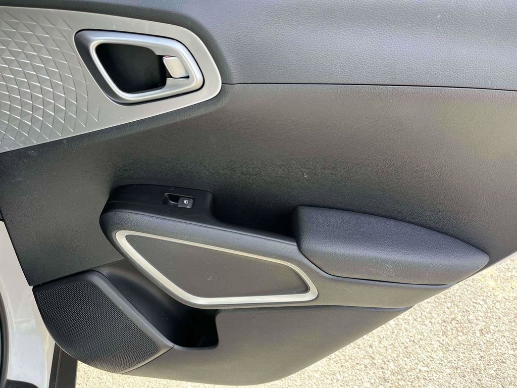 Used 2020 Kia Soul LX image 8